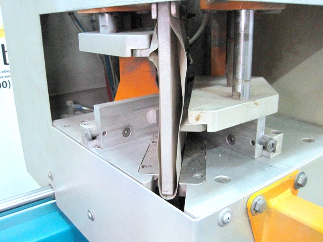 YILMAZ DK 502 Автоматический двухголовочный сварочный станок для производства пластиковых окон (Б/У оборудование)