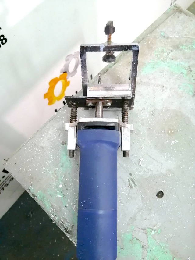 NK08 Ручное устройство для фрезерования водоотводных каналов для производства окон ПВХ (Б/У оборудование)