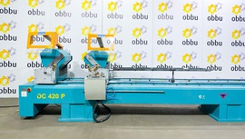 YILMAZ DC 420 P Автоматическая двухголовочная пила с фронтальной подачей пильных дисков для ПВХ и алюминиевого профиля