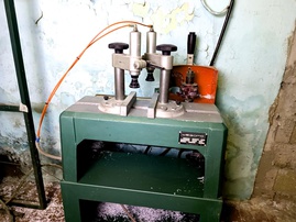 WEGOMA AKF 125 Автоматический станок для фрезерования торца импоста